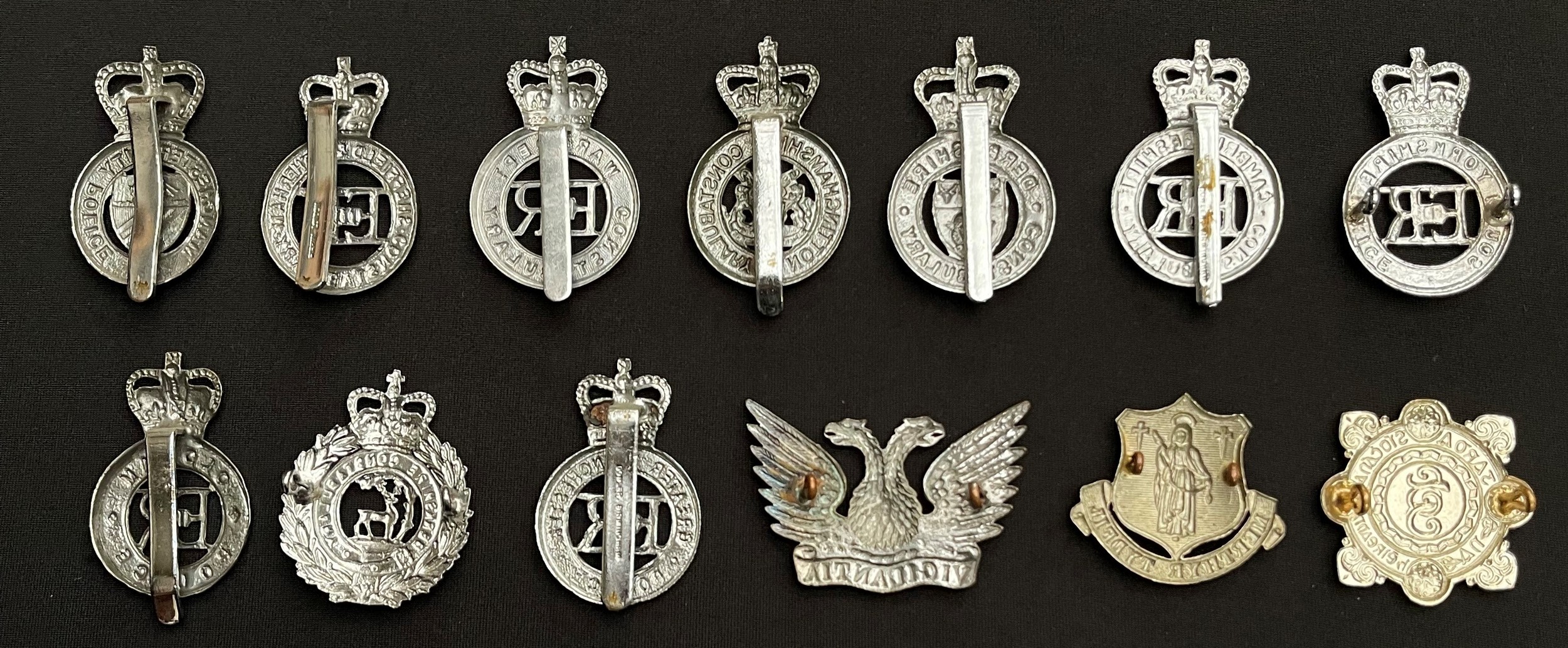 A collection of British Police Queens Crown Cap Badges to include: War Dept Constabulary: Oldham - Image 2 of 2