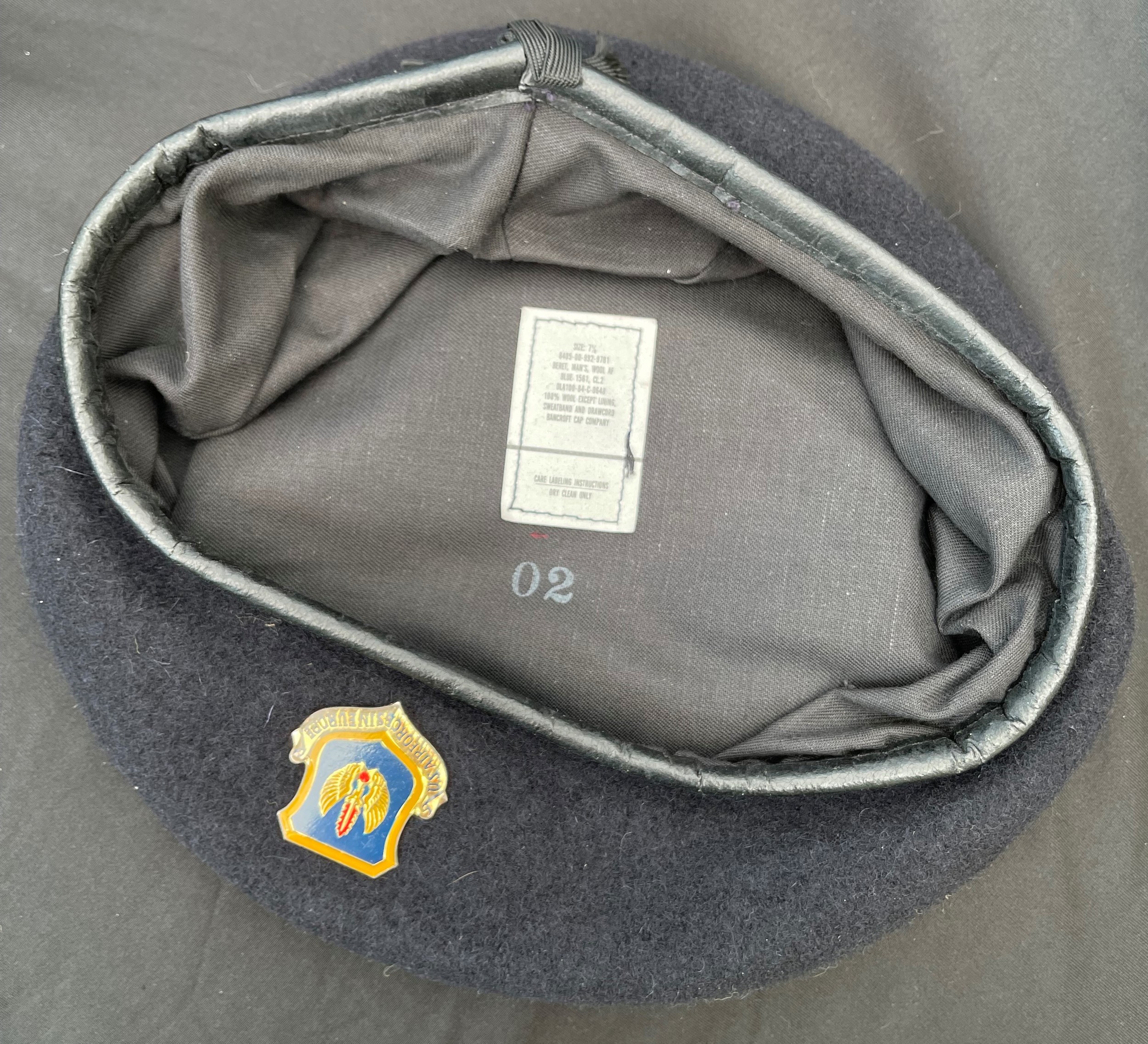 USMC Woodland Camo Utility Cap, small size: USAF Blue Beret with cap badge, size 7 1/8th: British - Image 3 of 5
