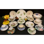 Teaware - a 20th century Royal Worcester Blind Earl pattern cabinet cups and saucer; an English