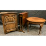 A Victorian mahogany Sutherland table, rounded rectangular leaves, turned supports, splayed feet,