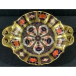 A Royal Crown Derby Imari 1128 pattern two handled pedestal bon-bon dish, solid gold band, 16cm