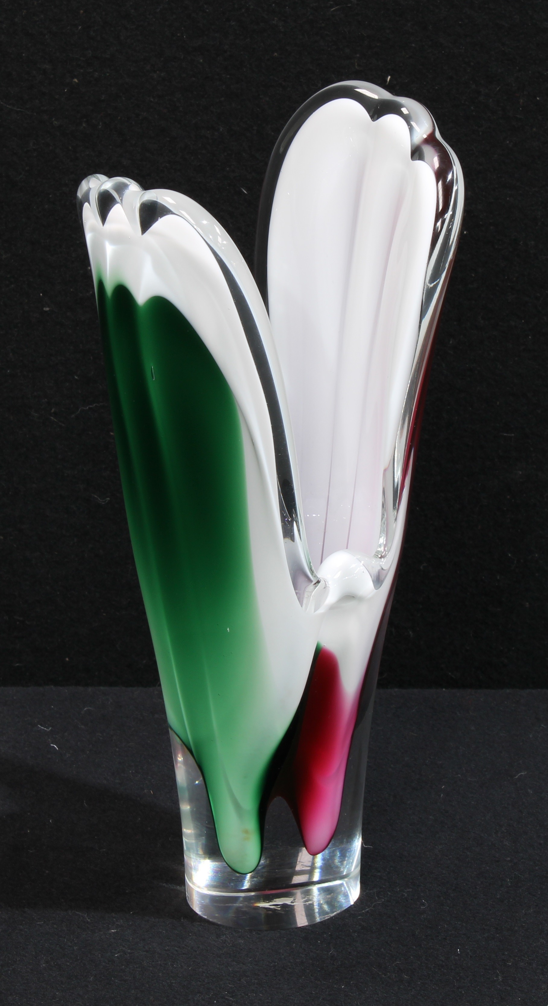 A Flygsfors Coquille art glass vase, 26cm high, mid-20th century