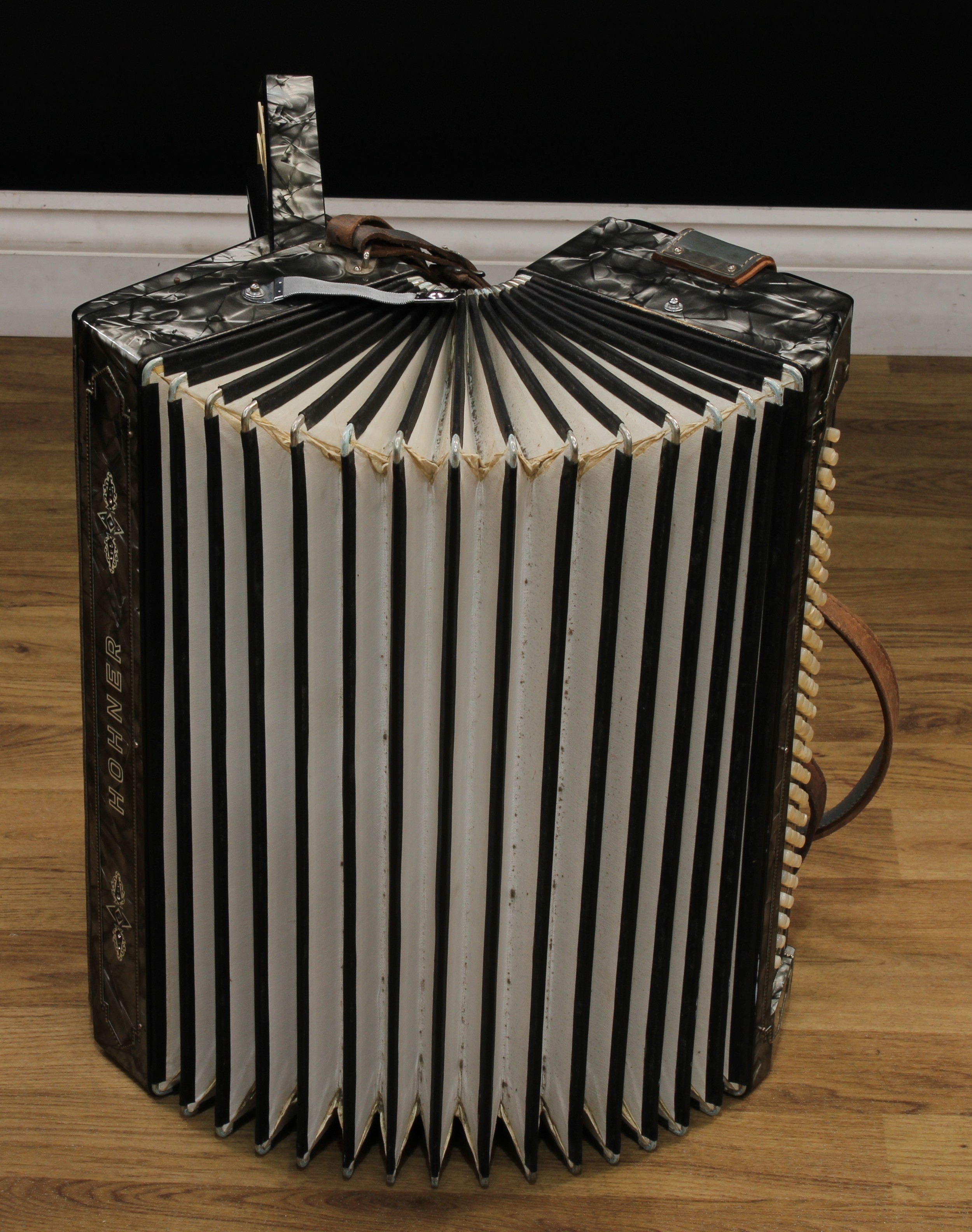 Musical instruments - a pre-war piano accordian, serial no. 213781, cased - Image 3 of 6