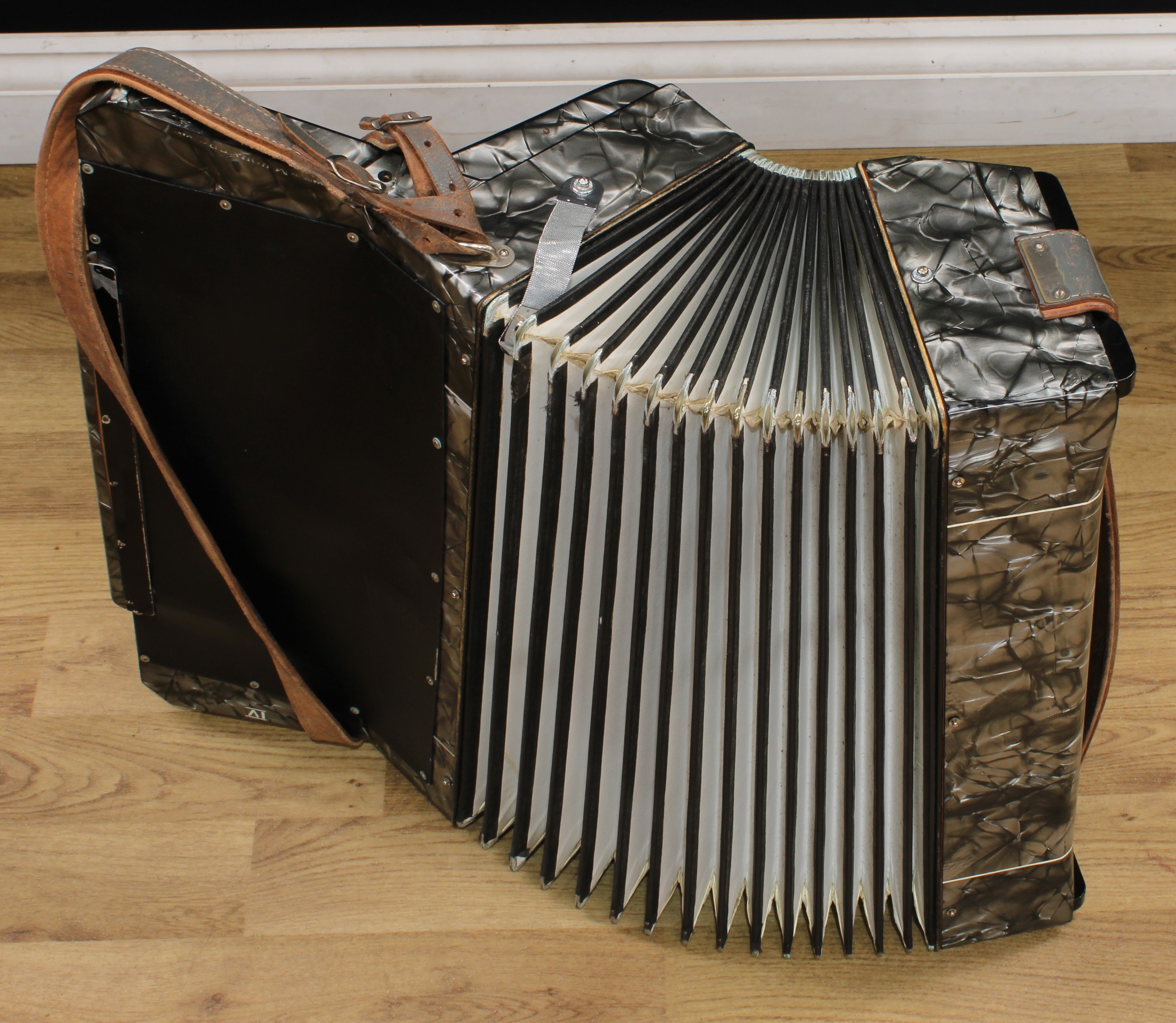 Musical instruments - a pre-war piano accordian, serial no. 213781, cased - Image 6 of 6