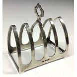 A George V silver five bar toast rack, 8cm long, E Viner, Birmingham 1915, 56g