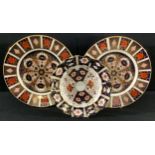 A pair of Royal Crown Derby 1128 pattern dinner plates, first quality; another shaped circular