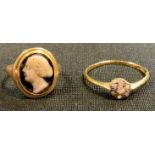 A 19th century cameo ring, portrait of a lady, yellow metal shank, 2.7g gross; 1n 18ct gold