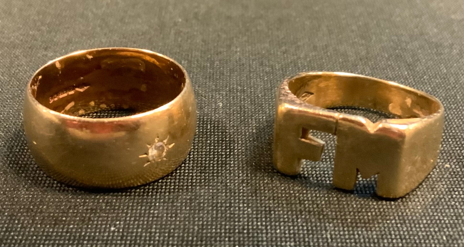 A diamond set 9ct gold wedding band; an initialled 9ct gold signet ring, FM, 14.3g gross (2).