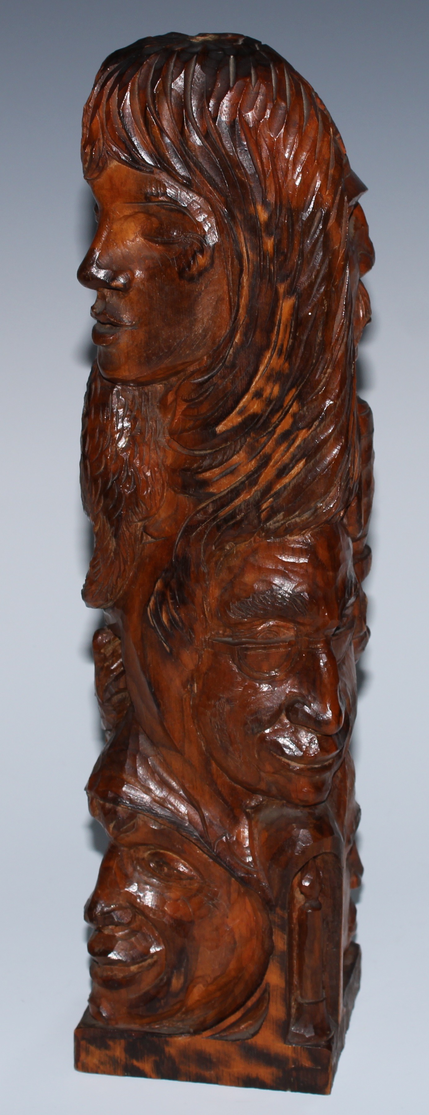 An adzed oak library desk sculpture, as a multi-bust totem pole, carved with heads from varying - Bild 4 aus 4