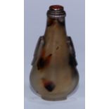 A Chinese agate snuff bottle, silver coloured metal stopper, 6.5cm long