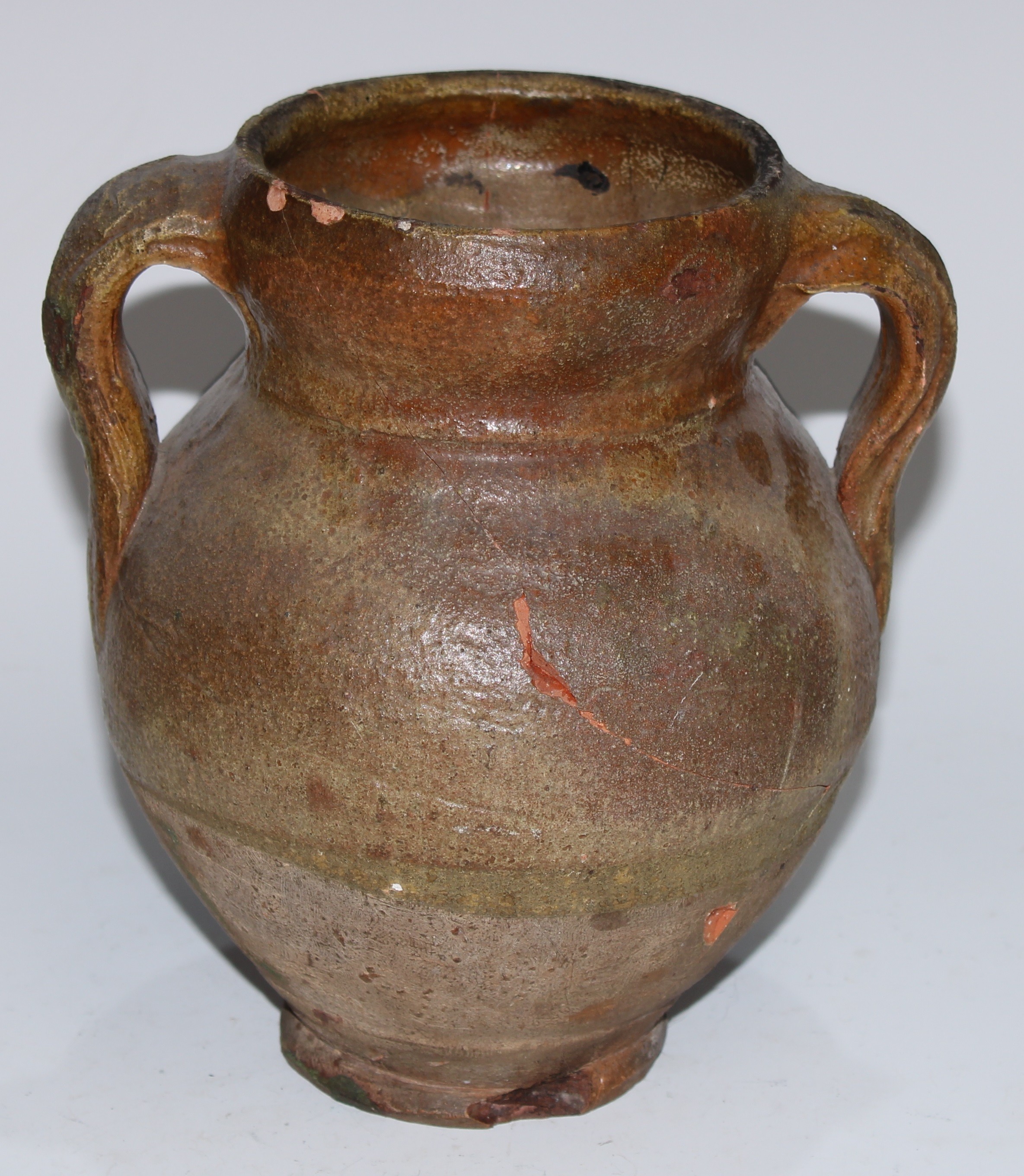 Antiquities - a 16th century terracotta tripod ovoid pipkin, possibly Dutch, the grooved lip with - Bild 7 aus 7