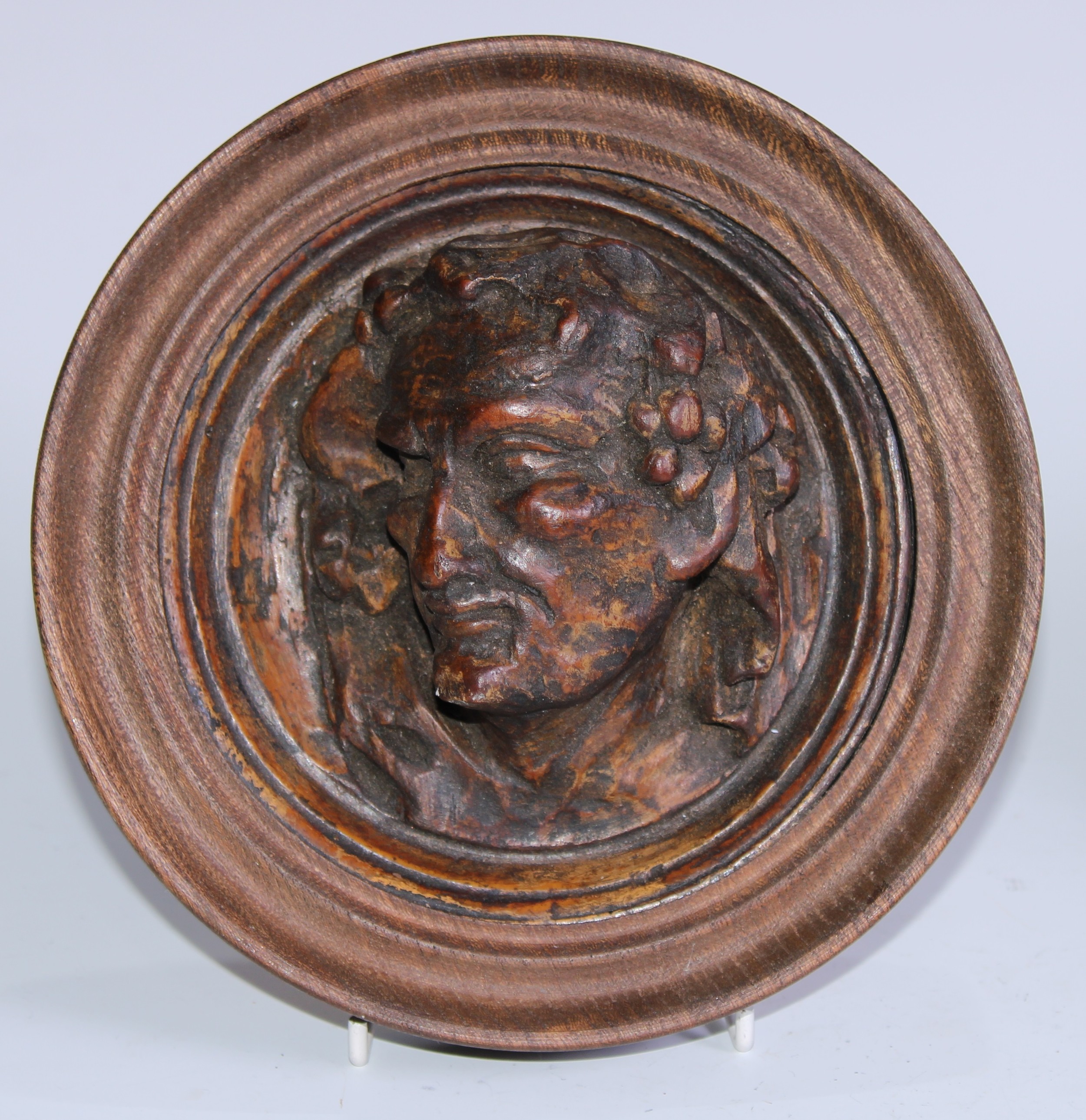 A pair of 19th century composition sculptural portrait roundels, in the Renaissance taste, oak - Bild 2 aus 3