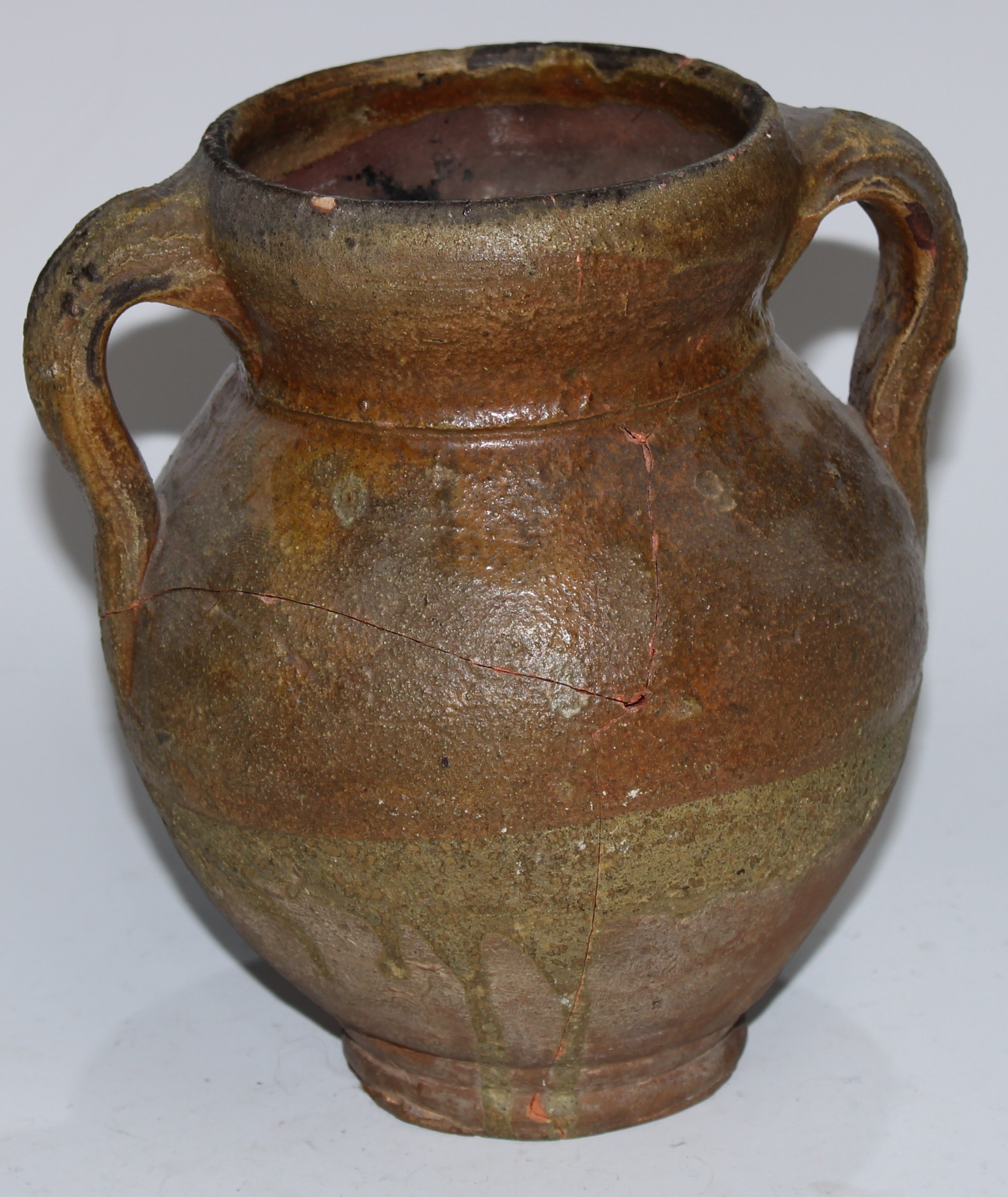 Antiquities - a 16th century terracotta tripod ovoid pipkin, possibly Dutch, the grooved lip with - Bild 6 aus 7