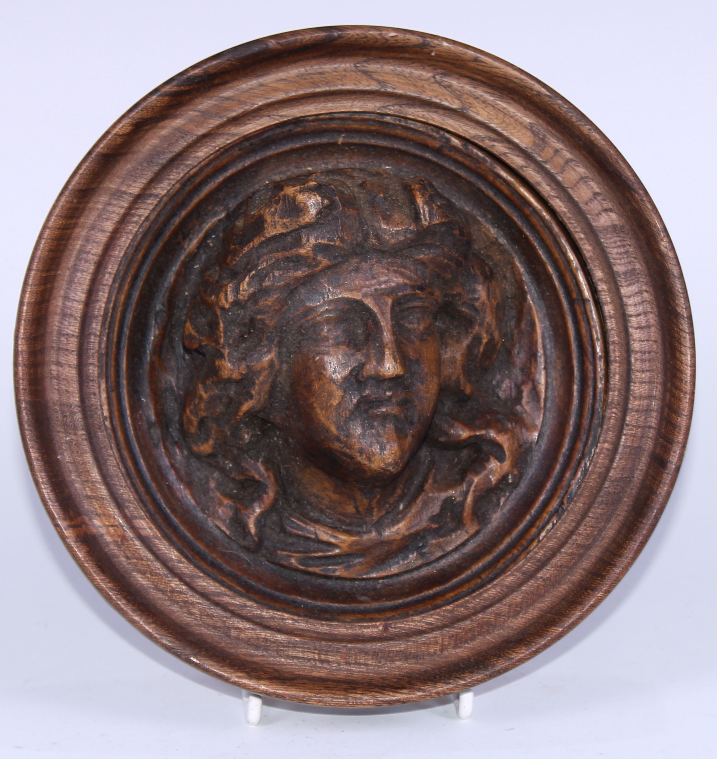 A pair of 19th century composition sculptural portrait roundels, in the Renaissance taste, oak - Bild 3 aus 3