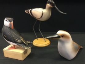 A Feathers Gallery hand carved and painted model Avocet, 317/2000, 29cm high; a Charlie Smith Dinkum