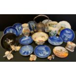 Ceramics - a Spode Chelsea Bird pattern bowl, flared lip, 21cm diameter; Royal Copenhagen Beagle