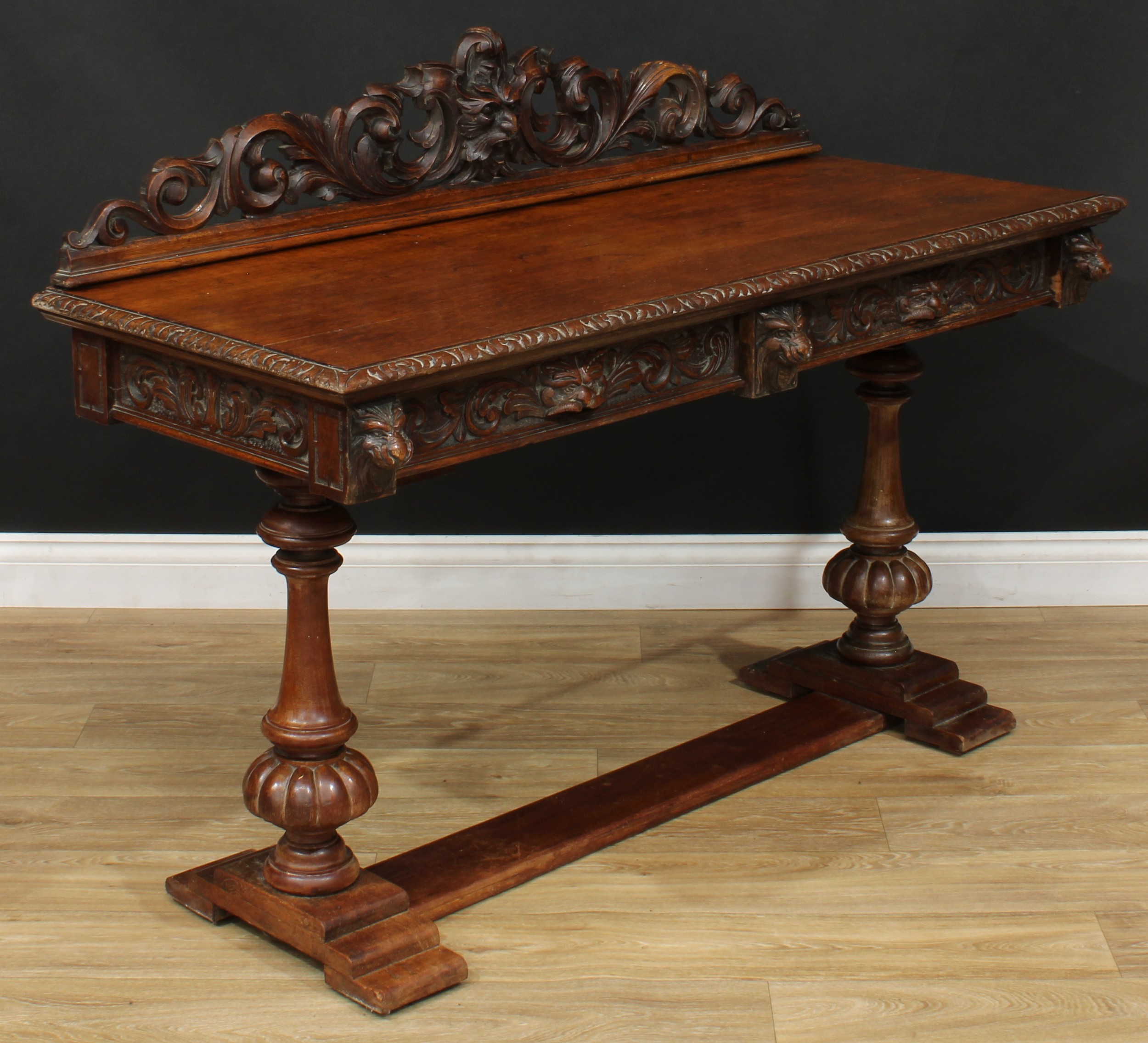 An oak side table or serving table, rectangular top with acanthus carved half-gallery centred by a - Bild 2 aus 3