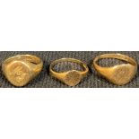 A 9ct gold signet ring; others, 8.65g (3)