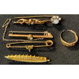 A 9ct rose gold bar brooch set with a topaz, steel pin, 2.9g; a broken ring, marks indistinct, 2.6g;