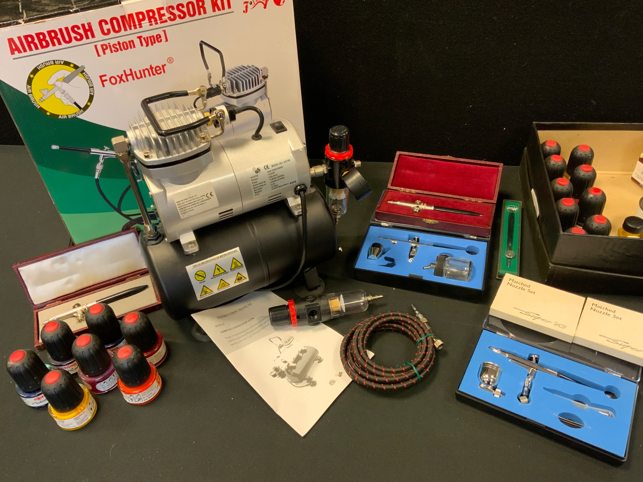 Artist Material & Inks - a Foxhunter piaton type Air compressor model AS186K, assorted Aerograph