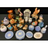 Ceramics & Glass - a Wedgwood pale blue Jasperware trinket box and cover; Pendelfin figures,
