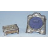 An Edwardian silver match box sleeve, embossed with foliate scrolls, Chester 1906; a small silver