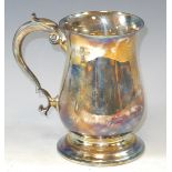 A silver baluster mug, scroll handle, 13.5cm high, Sheffield 1980, 372g, 12ozt