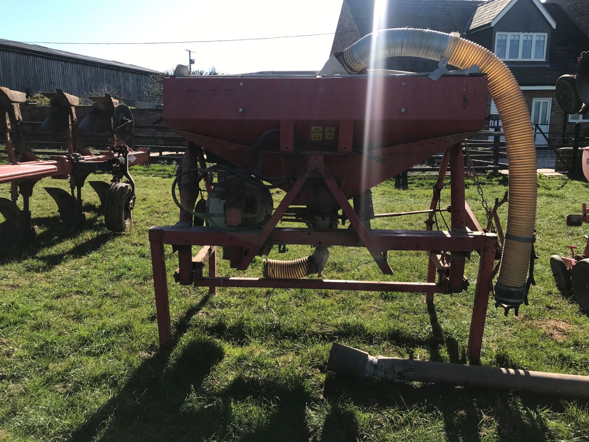 Gaspardo 8 Row Maize Drill plus Kvernland Fert Tank - Image 5 of 6