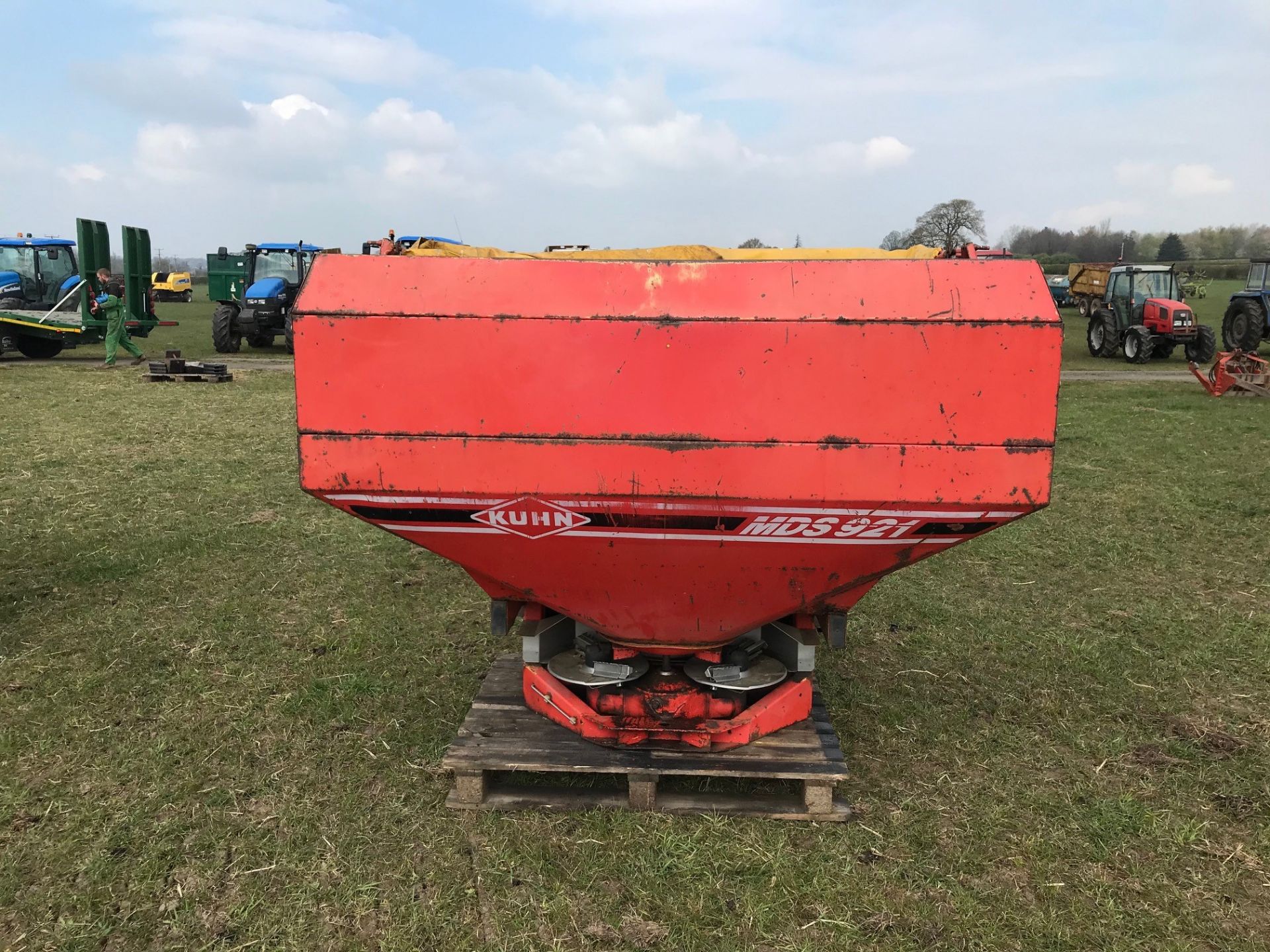 1994 kuhn MDS 921 fertilizer spreader, twin disc cover - Image 2 of 2