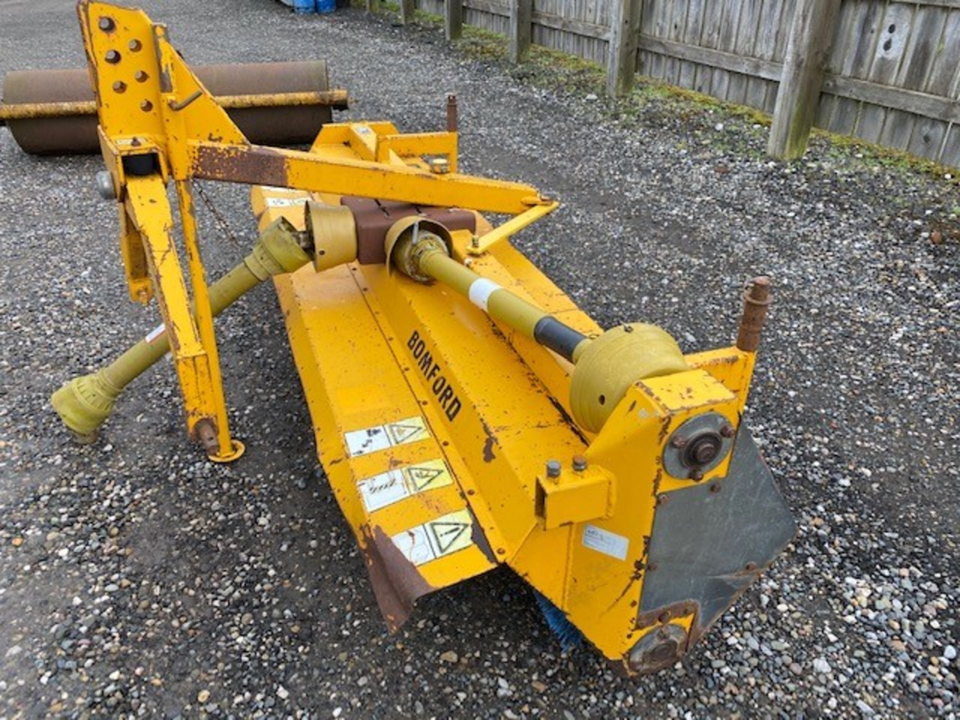 Bomford HDP 8ft Yard Brush/Sweeper with PTO - Image 4 of 5