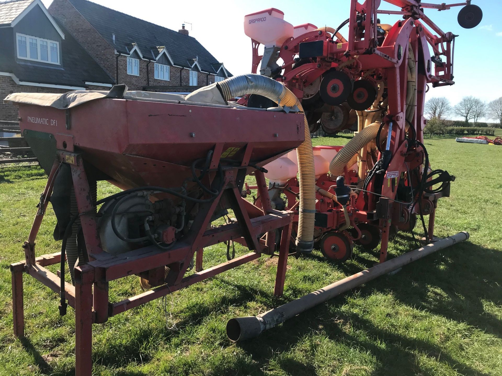 Gaspardo 8 Row Maize Drill plus Kvernland Fert Tank - Image 6 of 6