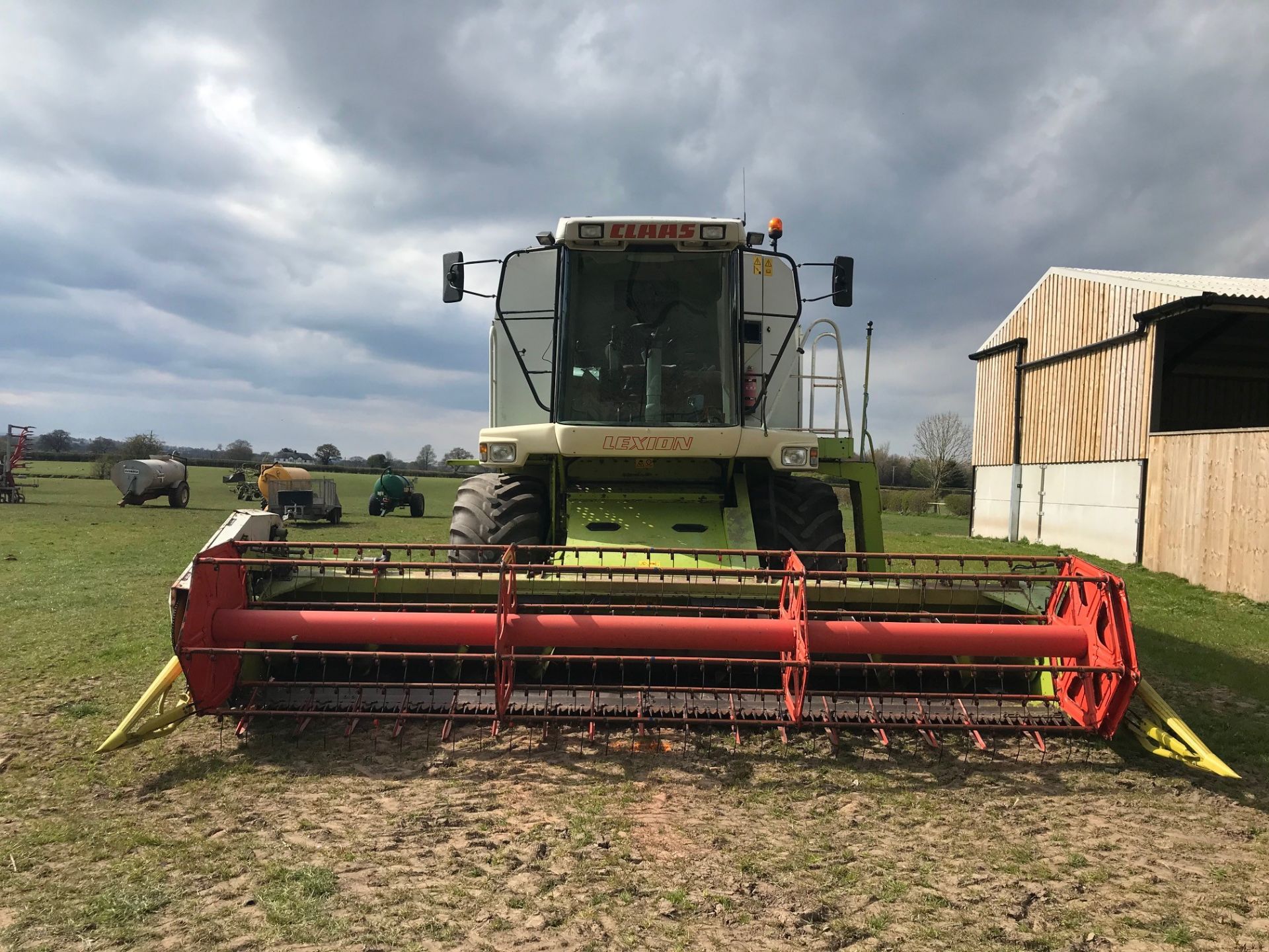 1997 Claas Lexion 410 Combine, 18ft Header & Trailer, 3674 hours - Image 2 of 10
