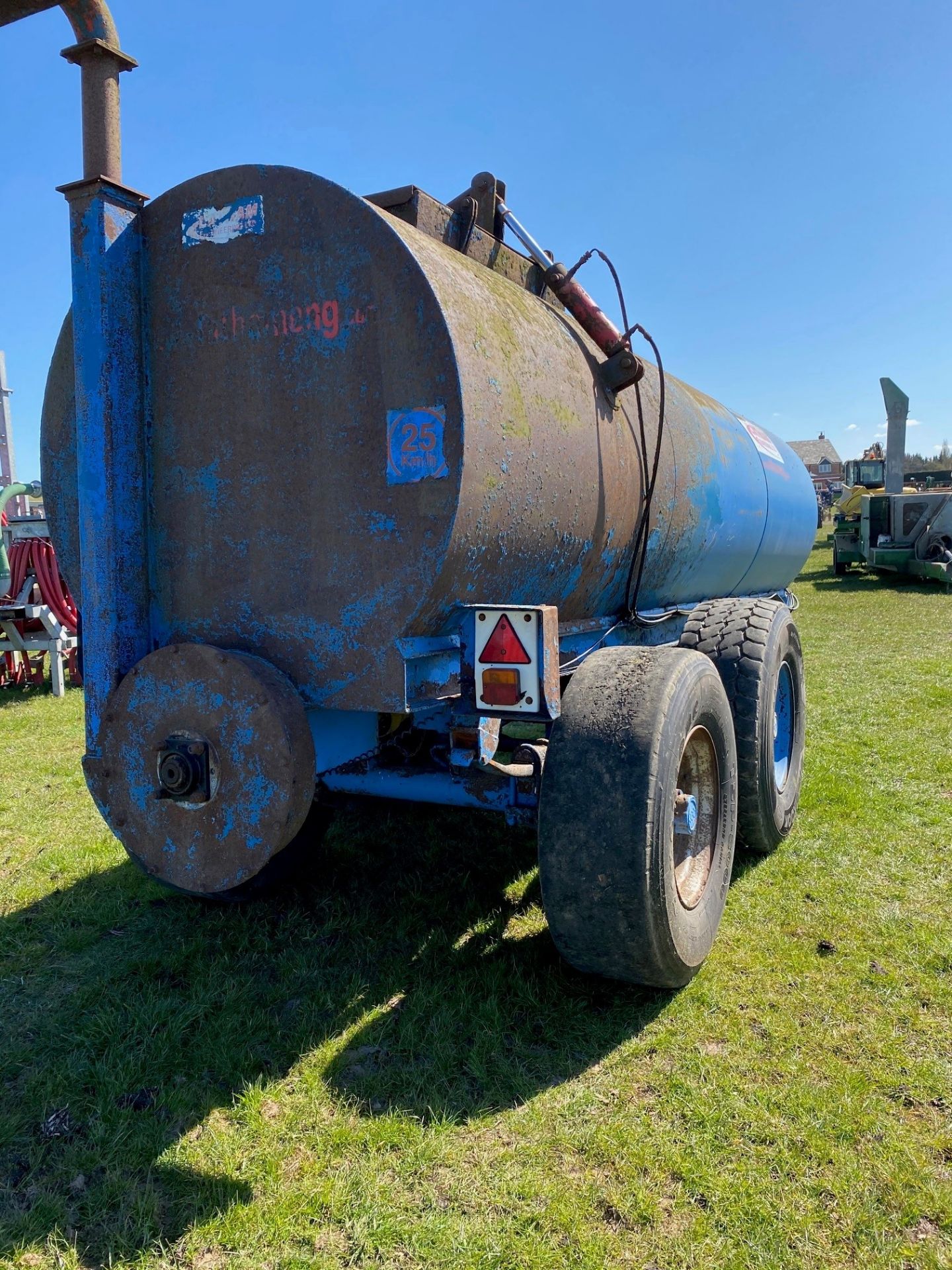 Latham Topfill Tanker 2200 Gallon - Image 3 of 4