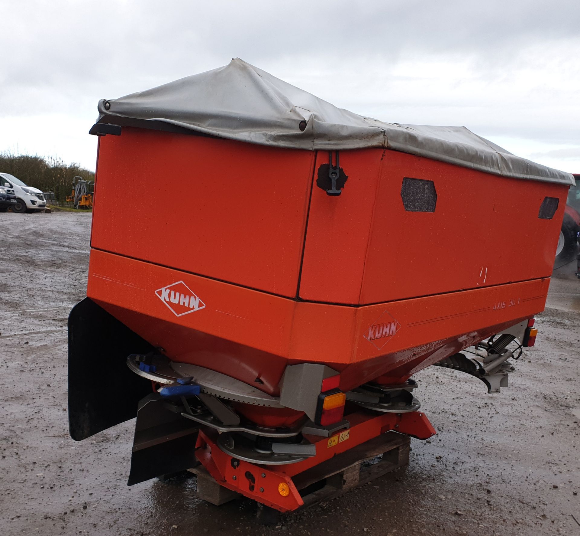 2005 Kuhn Axis 301 Fertiliser Spreader