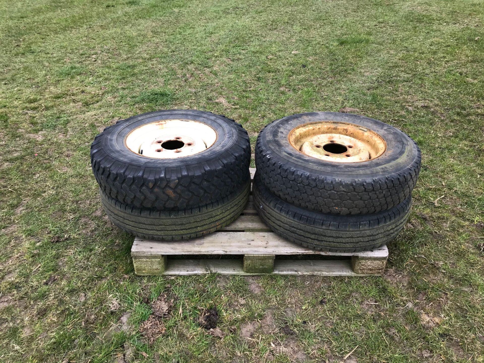 4 x Land Rover Wheel & Tyres