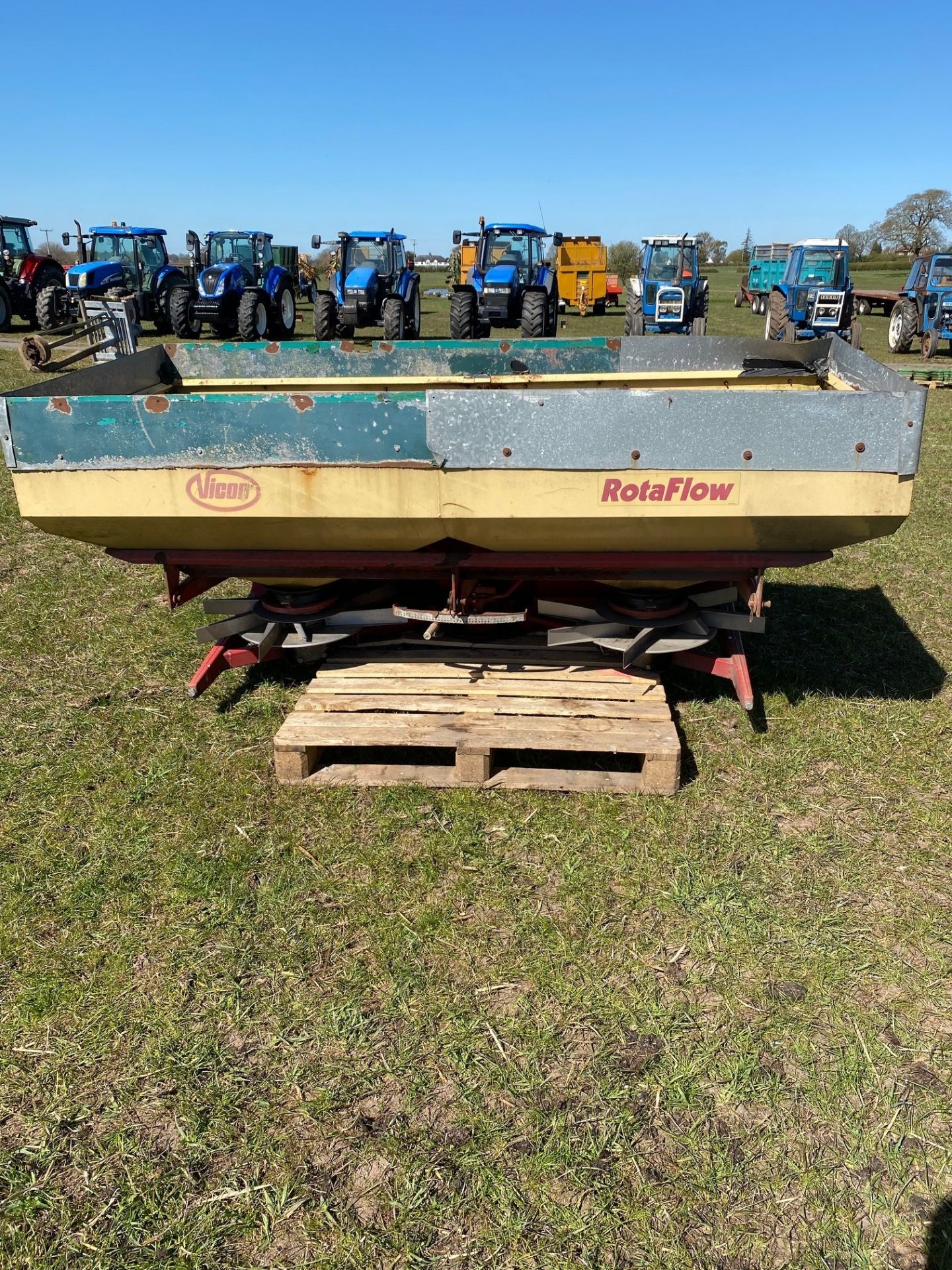 Vicon Rotaflow Fertiliser Spreader - Image 2 of 3