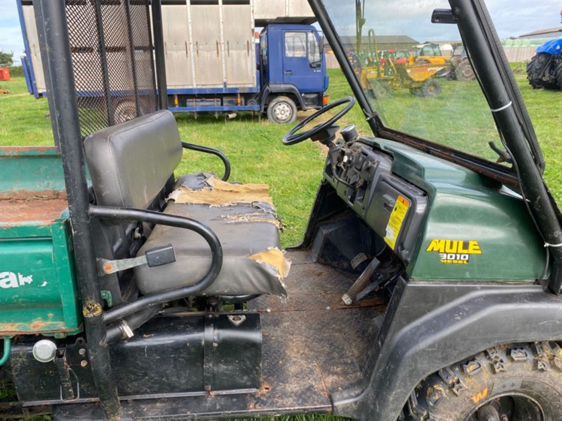 Kawasaki mule 3010 diesel 2007 starts runs drives 4wd and diff lock 2 new front tyres 2813 hours - Image 2 of 5