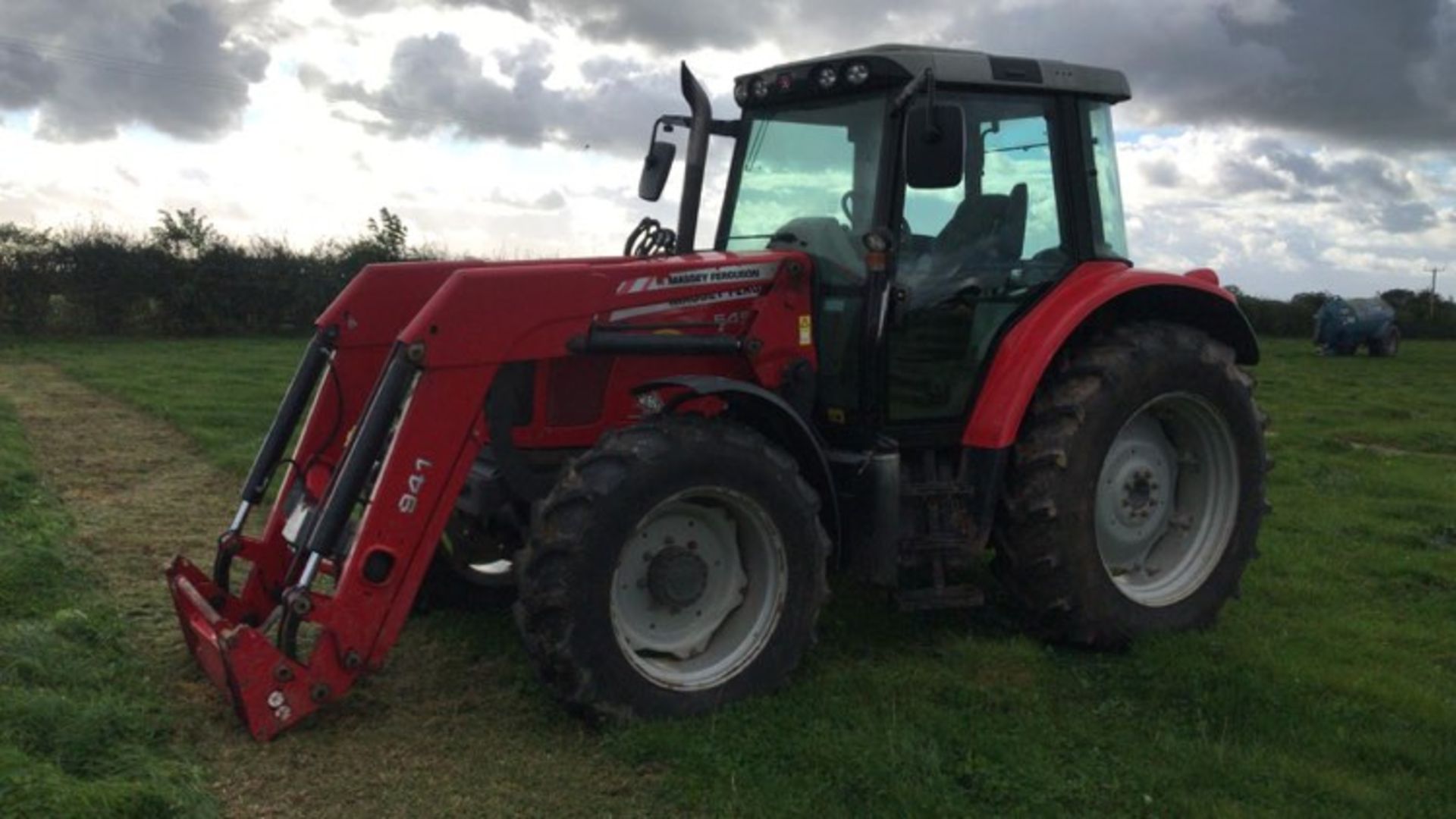 2014 Massey Ferguson 5455 and MF941 Loader Dyna 4