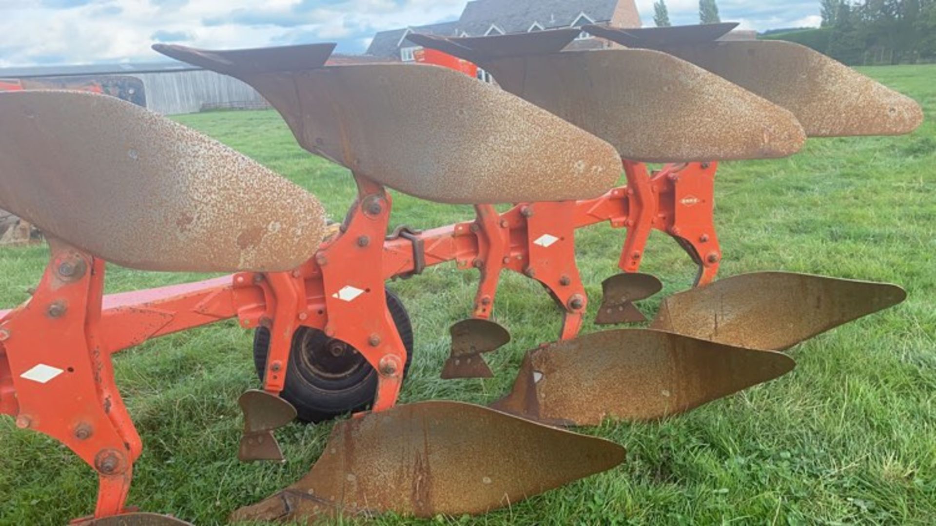 Kuhn Master 12T 5 Furrow Reversible Plough - Image 4 of 4