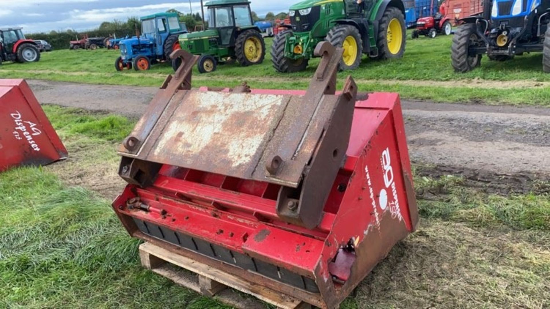 2009 AG 150 Sawdust Dispenser JCB Q Fit Brackets