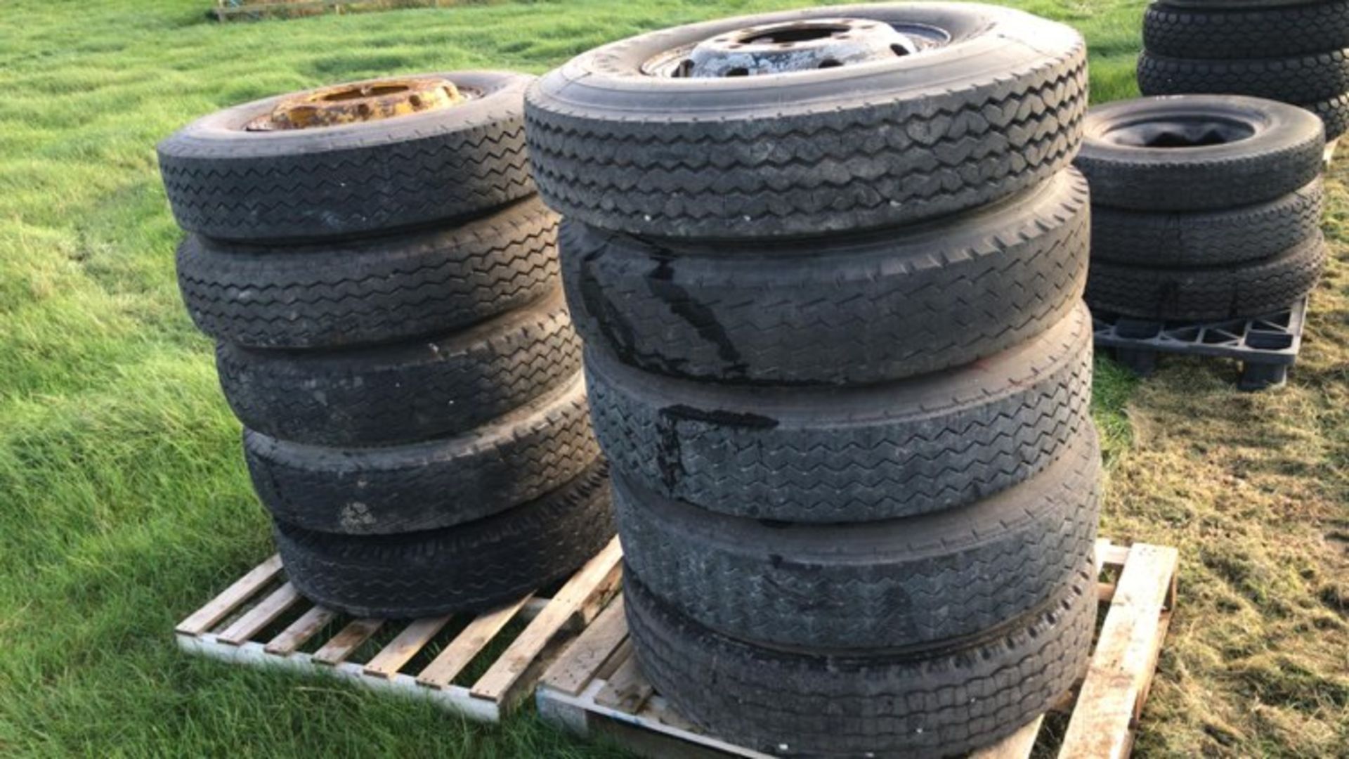 10x Tyres and Wheels