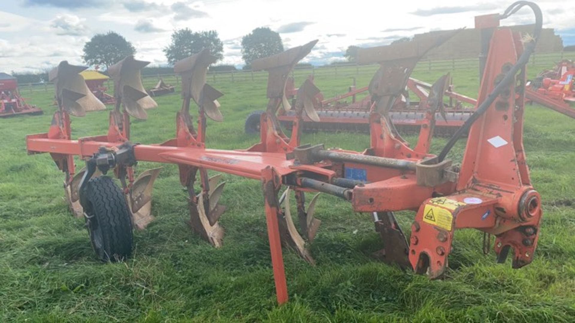 Kuhn Master 12T 5 Furrow Reversible Plough - Image 2 of 4