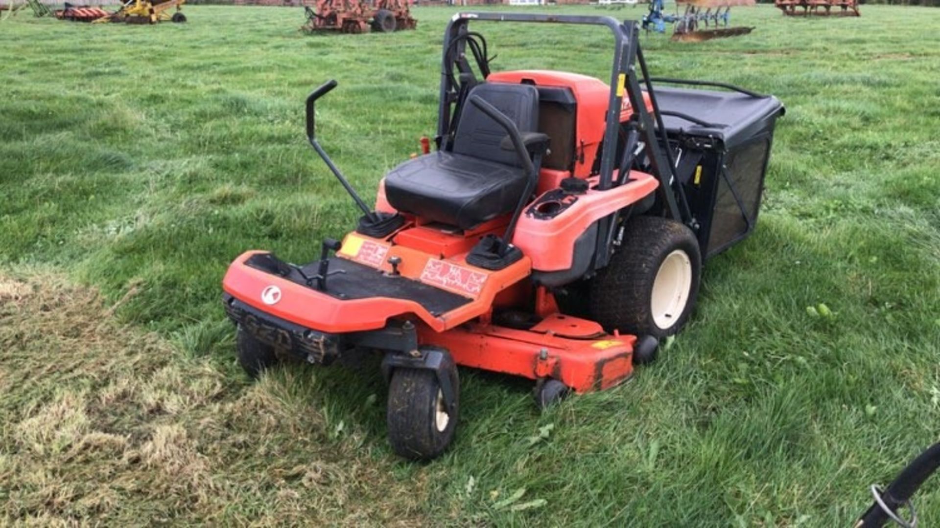 Kubota GZD21 GHDE Cut and Zero Turn Mower with High Tip Collector 4269 hours - Image 2 of 2