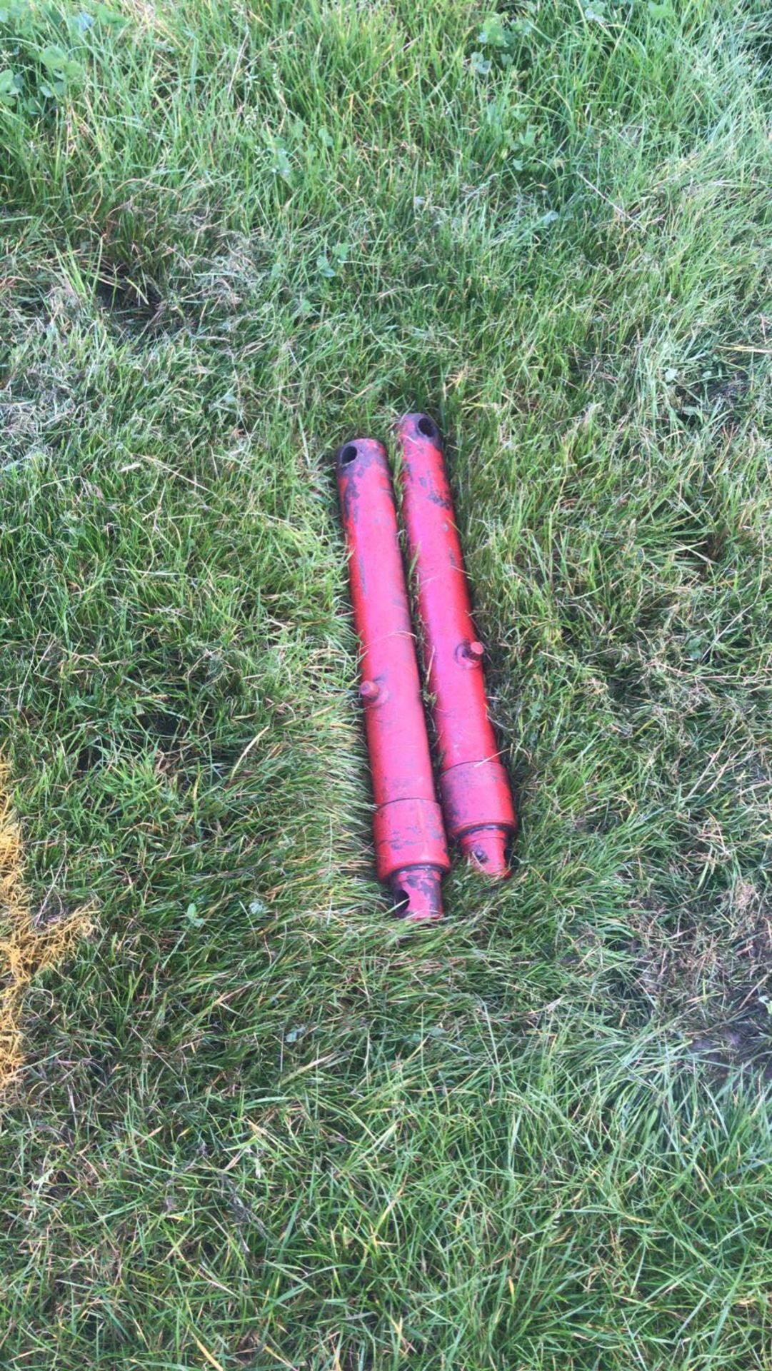 pair of Hydraulic rams