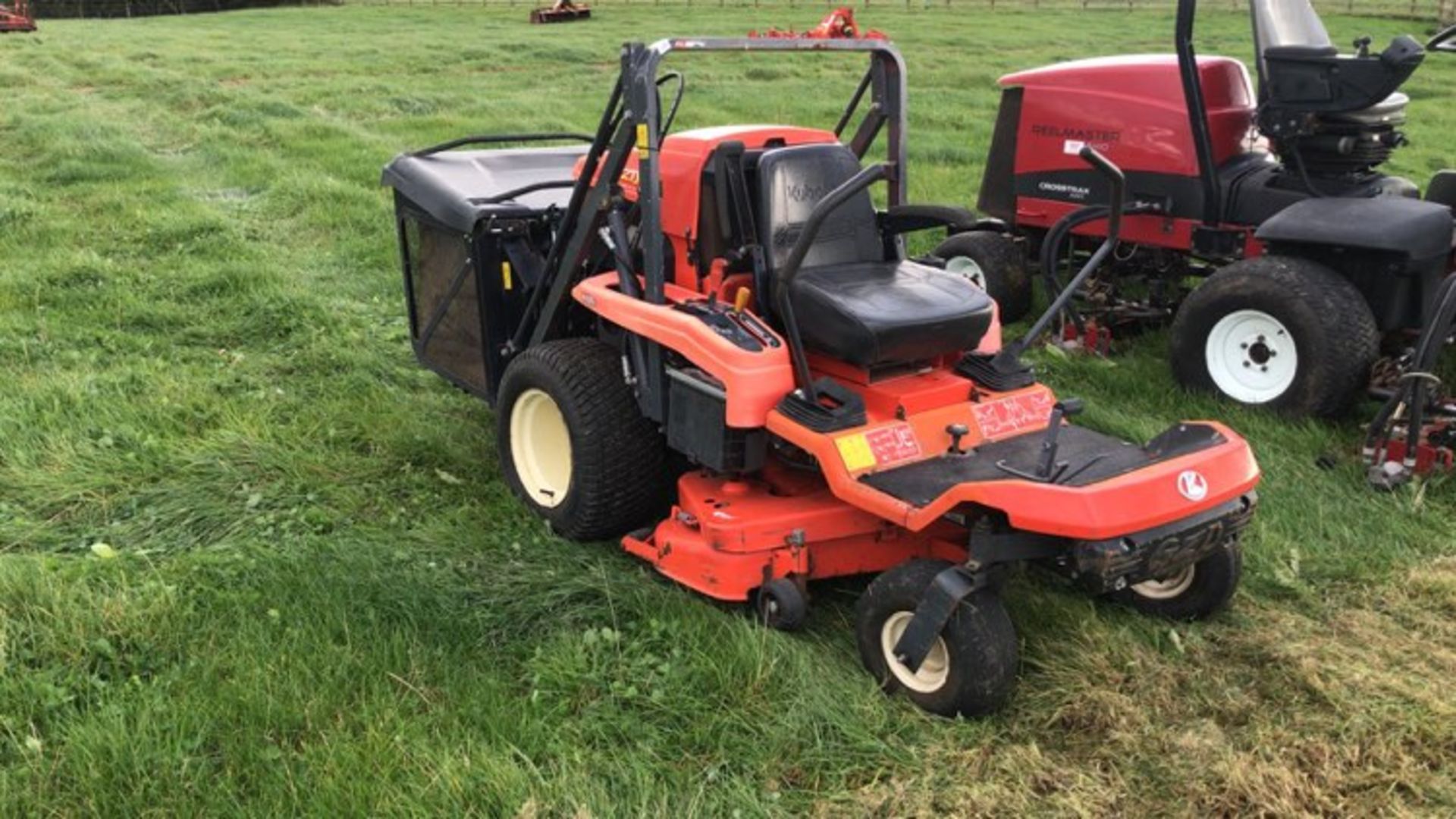 Kubota GZD21 GHDE Cut and Zero Turn Mower with High Tip Collector 4269 hours