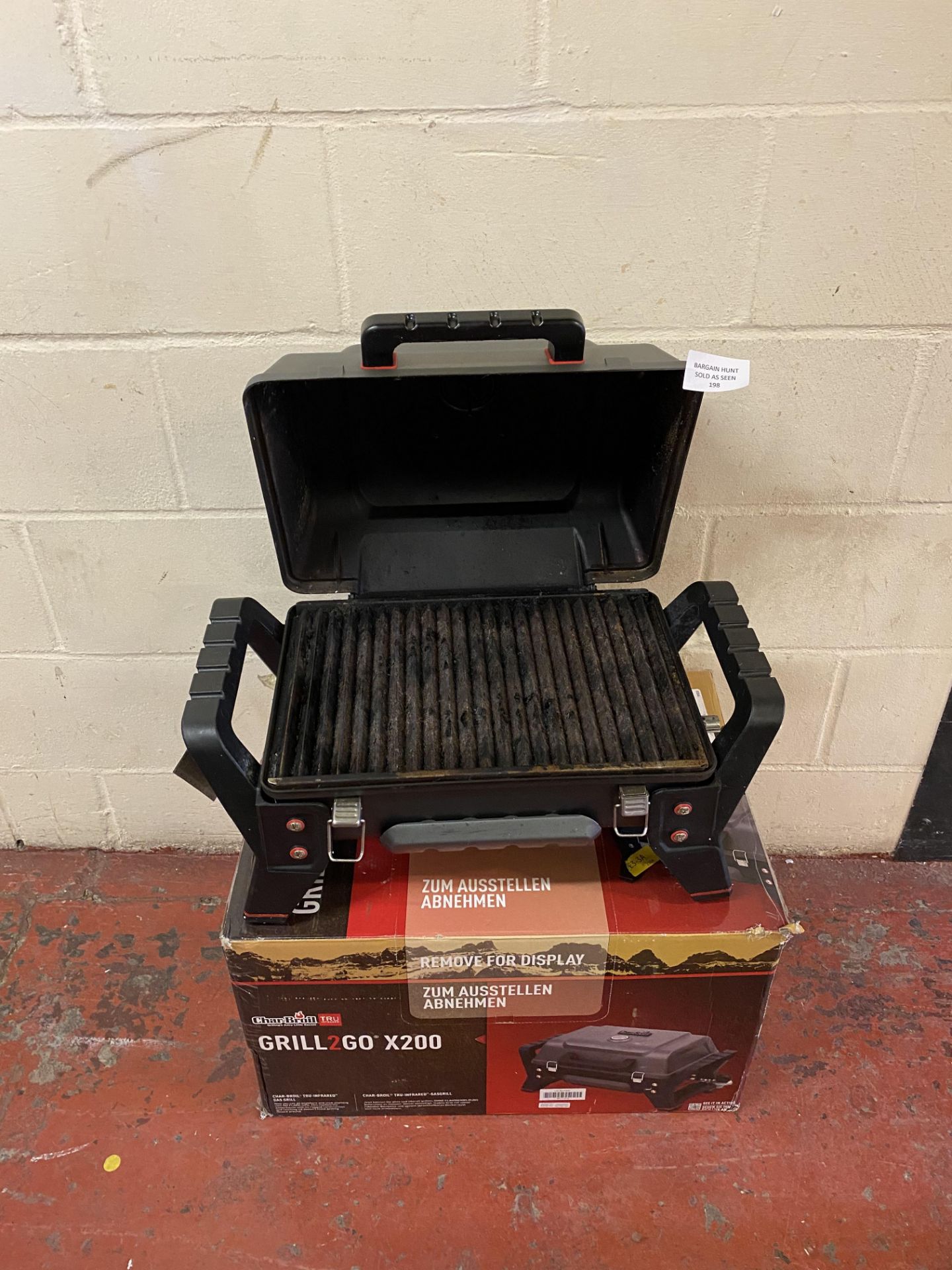 Char-Broil X200 Grill2Go Portable BBQ Grill (heavely used, see image) RRP £120 - Image 3 of 3