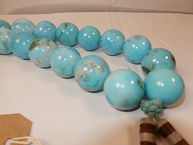 An Oriental style set of heavy turquoise beads by Oka interior company - Image 2 of 2