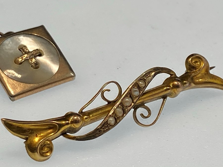 Pair of rolled gold cufflinks with a gold plate sea pearl brooch - Image 3 of 4