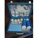 Retro Sirram Picnic Set 19 x 14 x 6 inches