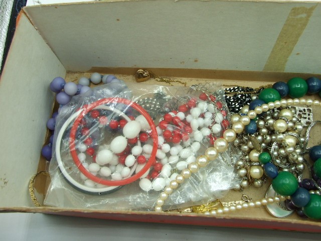 Box of costume Jewellery and Dressing Table Set - Image 2 of 4